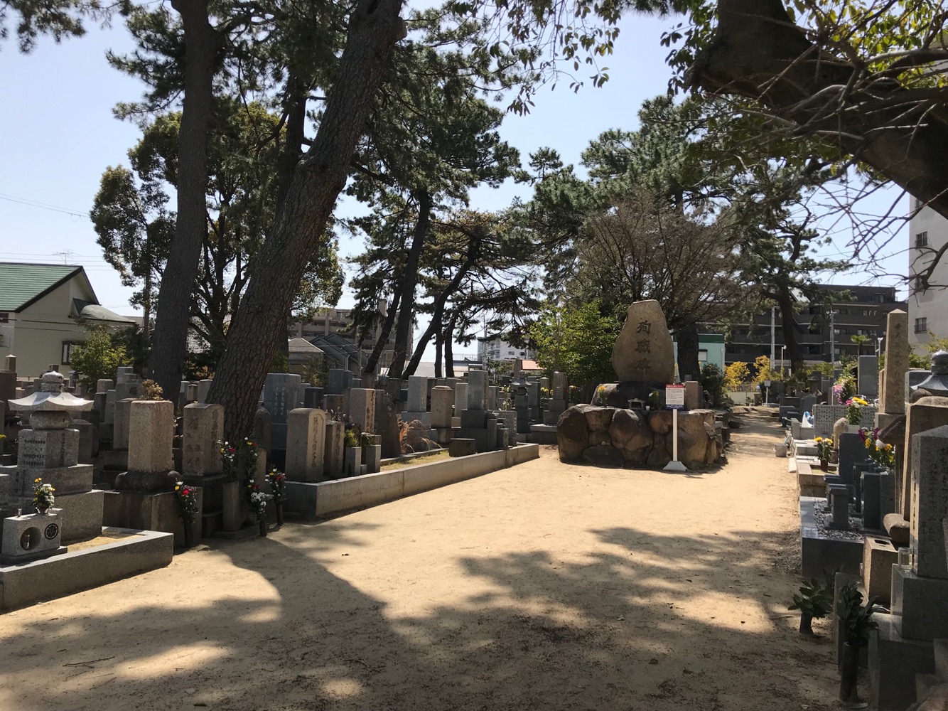 東灘区にある魚崎墓地は神戸市営霊園です