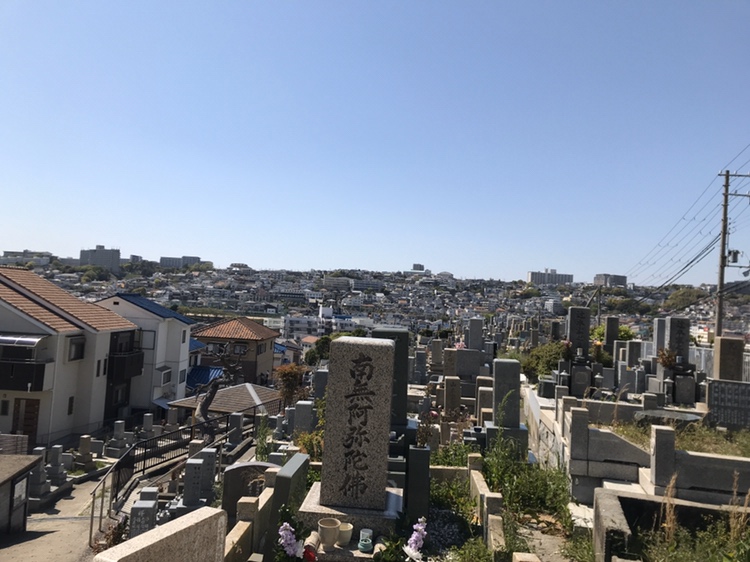 神戸市垂水区にある明石海峡が見える街中の乙木墓地