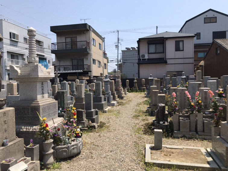 明石の十輪寺の境内墓地にて納骨式がありました。