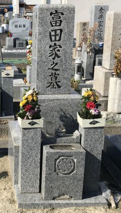 大堀共同墓地で文字の彫刻をさせていただきました(富田様)