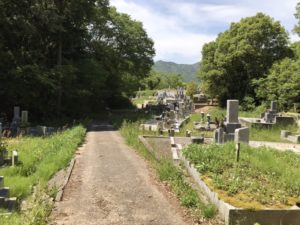 神戸市北区山田町にある緑豊かな清光寺西岡墓地