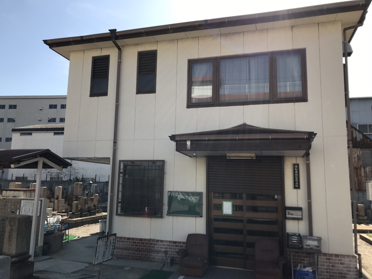 神戸市兵庫区にあります共同墓地　高松墓地の管理棟が6/1より通常運営再開します