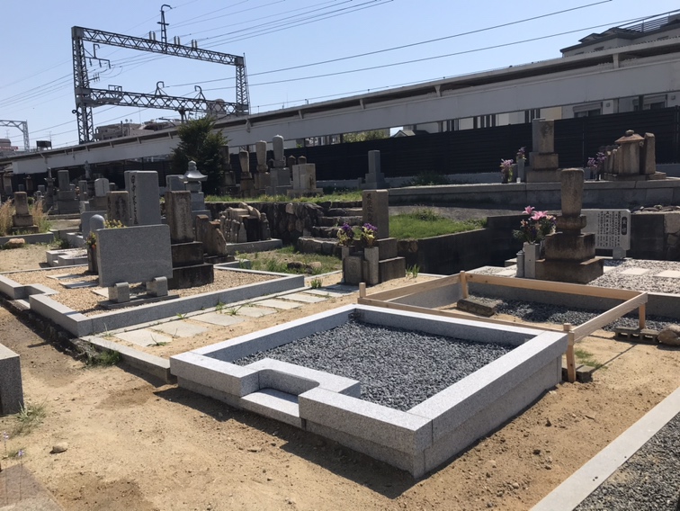 阪急仁川駅からすぐの共同墓地