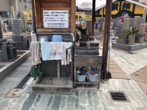 長田西河墓地の水場