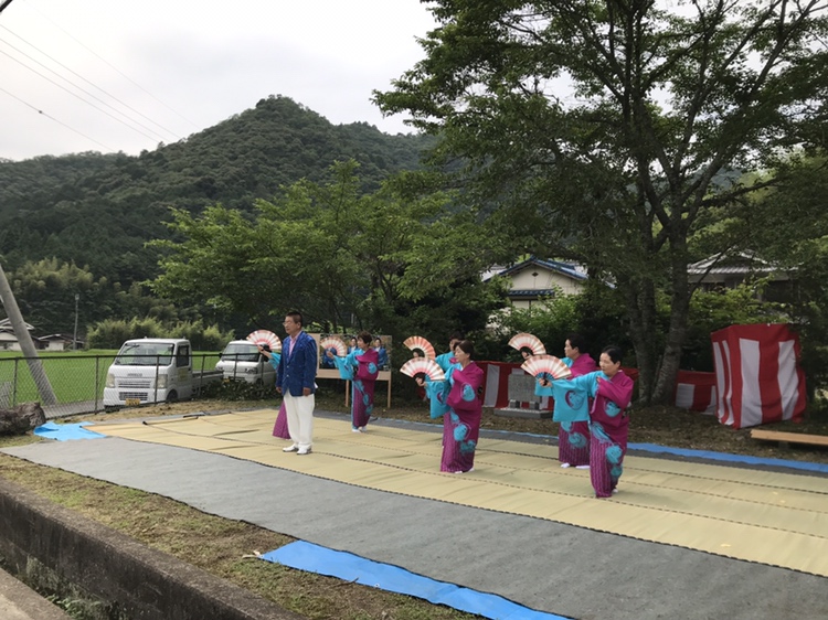 神崎郡　岩本安司さん記念碑除幕式