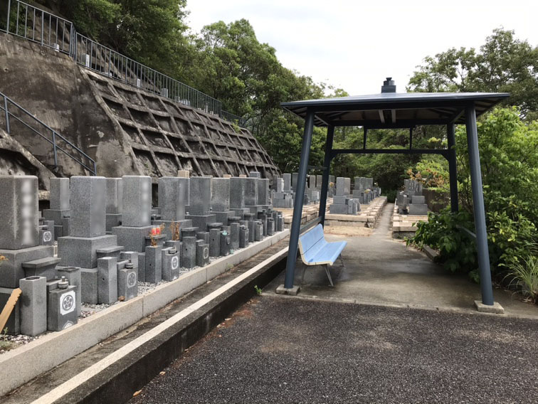 神戸の港も眺められる、長田区の妙昌寺は納骨堂もあります。