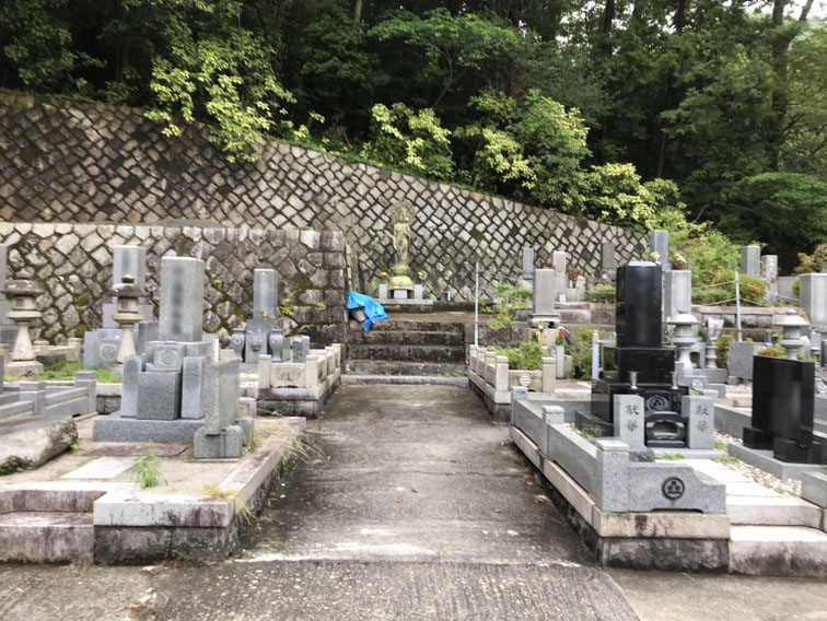 新神戸駅近く、山の麓の静かで落ち着きのある墓地　徳光寺さん