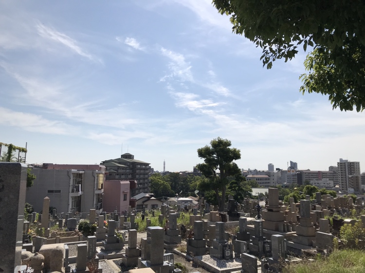 長田神社のすぐそば。街中の人気の共同墓地「長田墓地」