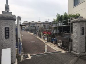 稲田墓地の入り口