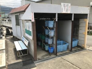 水走墓地（東大阪）のバケツ置き場