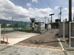 松原墓地の駐車場