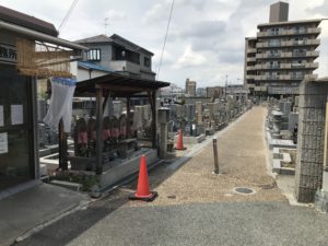 吉田墓地（東大阪市）の通路