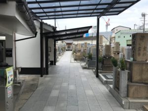 稗島霊園（大阪市西淀川区）の通路