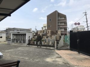 江口墓地（大阪市東淀川区）の六地蔵と無縁塚