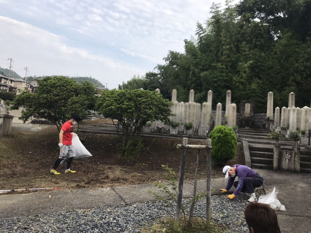 川西の火打墓地にて　草刈りがんばりました！