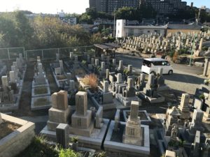 豊中市にある上新田墓地です。