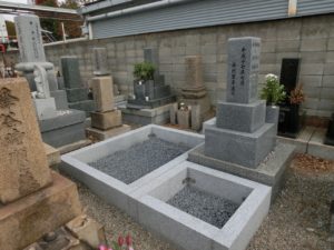 常光寺共同墓地（尼崎市）の空き区画の様子