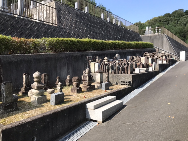 薬師寺霊園（三木市）の無縁塚