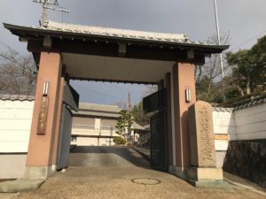 本照寺墓地（八尾市）の入り口