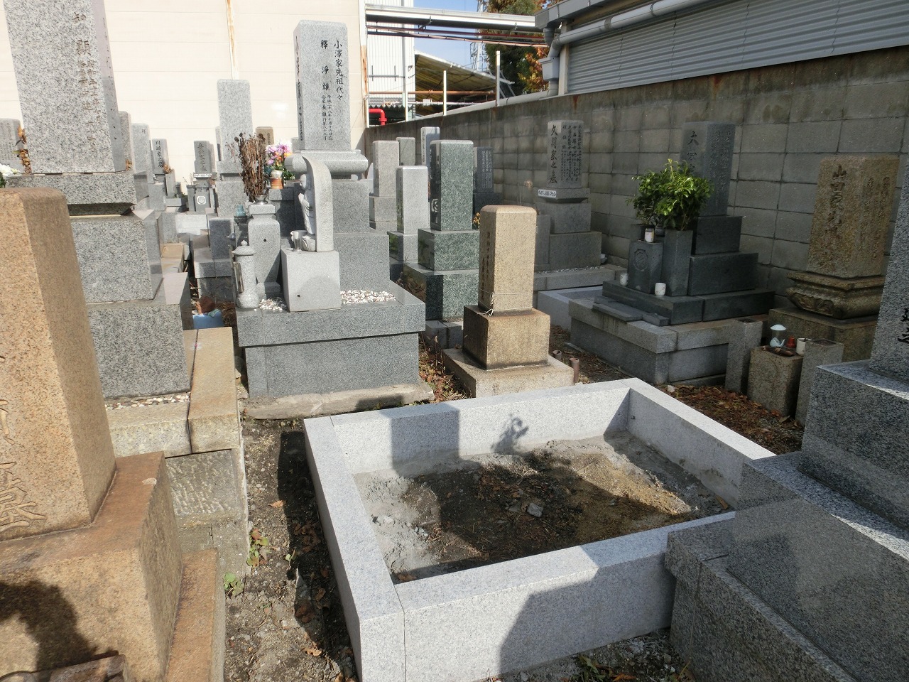 常光寺共同墓地（尼崎市）の空き区画の様子