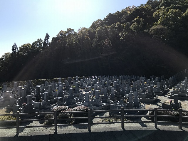 川西公営霊園（川西市）のお墓の様子