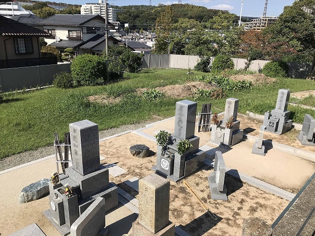滑墓地（神戸市垂水区）の様子