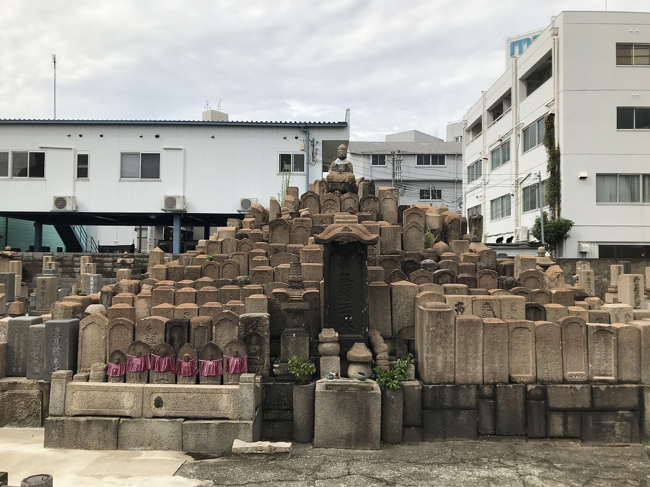 能福寺（神戸市兵庫区）の無縁塚