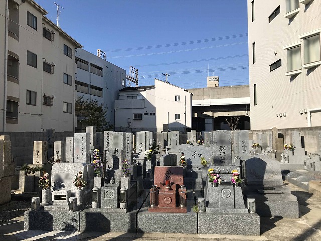 安立霊園（大阪市住之江区）のお墓の様子