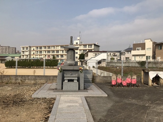 福里墓園（明石市）の永代供養塔