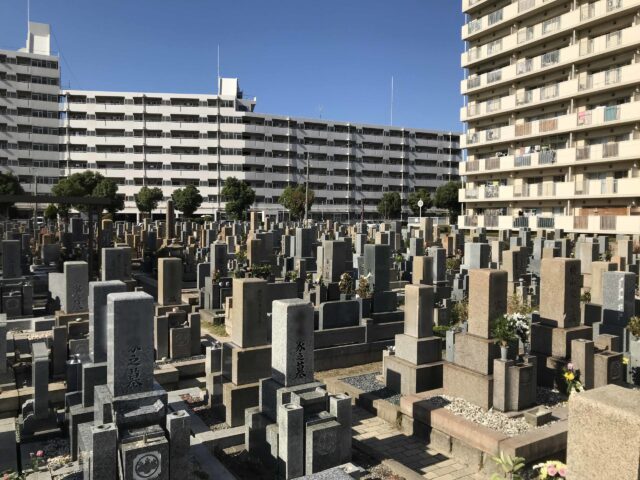 本庄墓地（神戸市東灘区）のお墓の様子