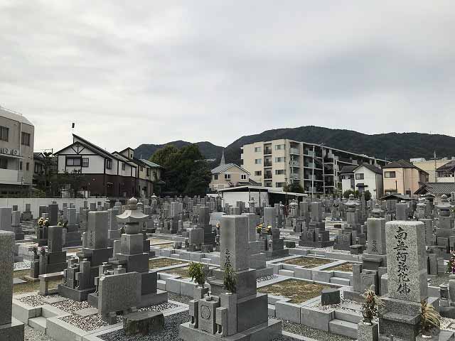 伊孑志墓地（宝塚市）のお墓