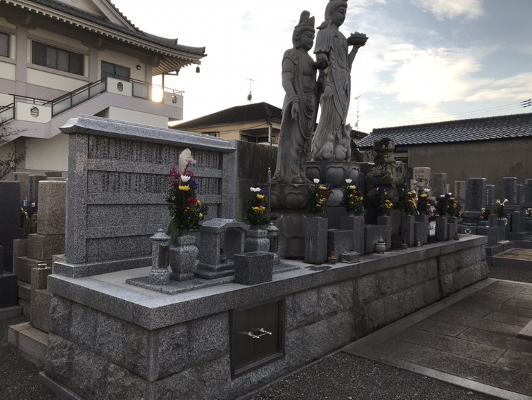 観音寺墓地（明石市）の無縁塚