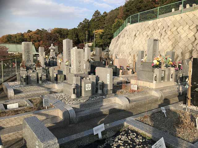 慶明寺花岡霊園（神戸市西区）のお墓の様子