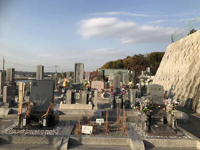慶明寺花岡霊園（神戸市西区）のお墓の様子