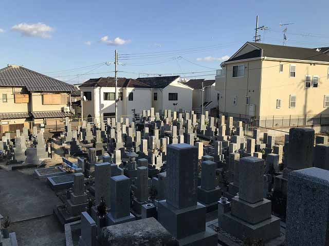 栄根霊園（川西市）のお墓の様子