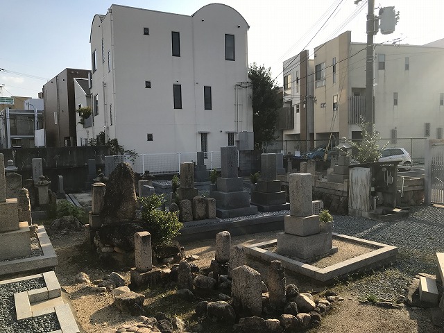 鹿塩村・東蔵人村共同墓地のお墓の様子