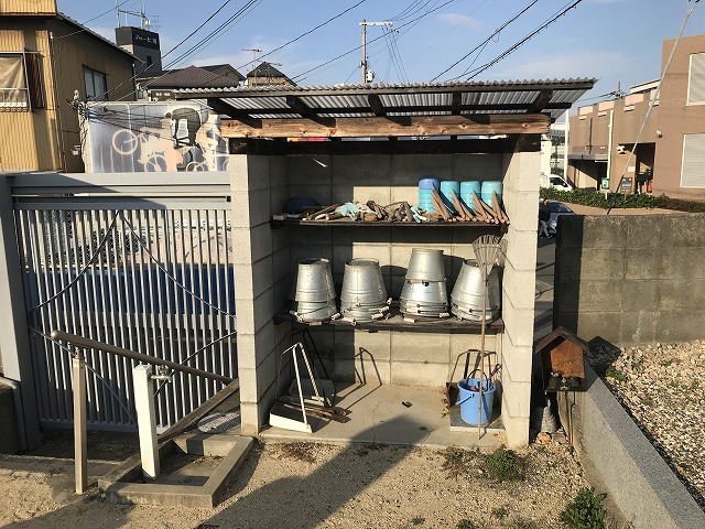 鹿塩村・東蔵人村共同墓地の用具置き場