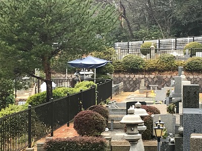 芦屋市霊園で墓石の彫刻