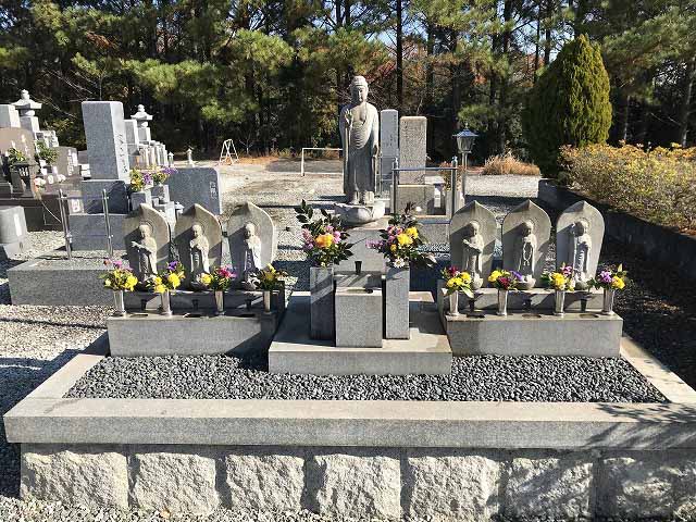 長命寺墓地（神戸市北区）の六地蔵さん