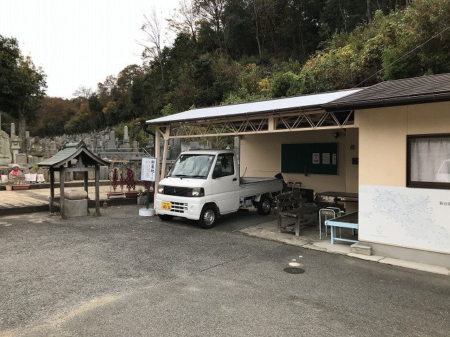 箕谷墓地（三木市）の墓地の駐車場