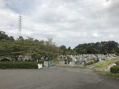 舞子墓園で墓石の彫刻