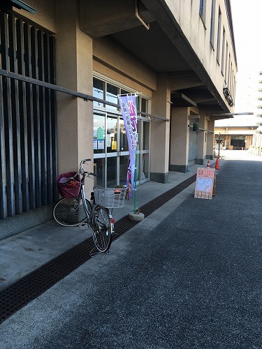 長瀬墓地で墓石の彫刻