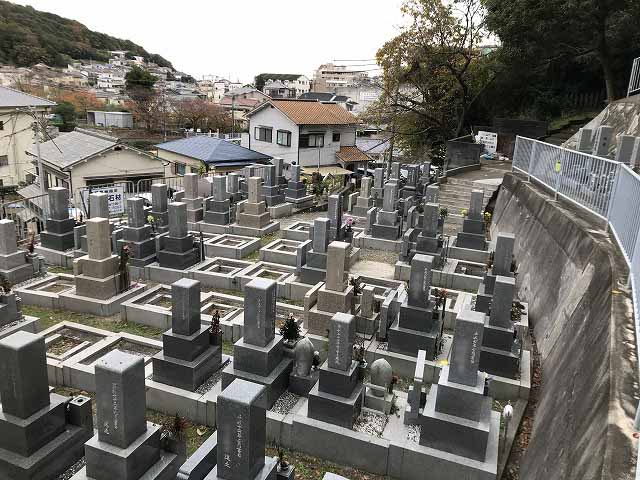 塩屋墓地（神戸市垂水区）の墓地の様子