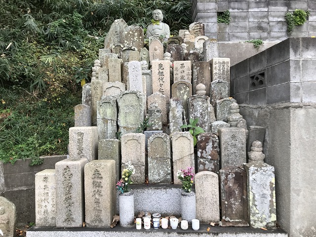 塩屋墓地（神戸市垂水区）の無縁塚