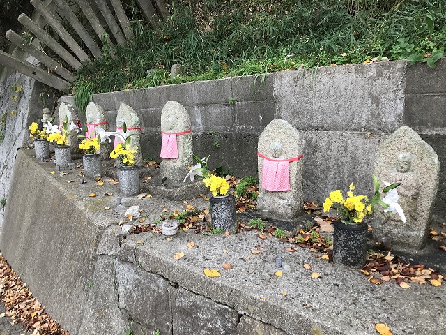 塩屋墓地（神戸市垂水区）の六地蔵さん
