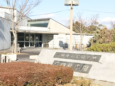 富田林霊園で墓石の彫刻