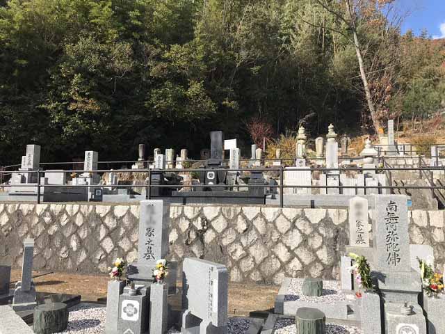 長楽寺霊園（加古川市）の墓地の様子