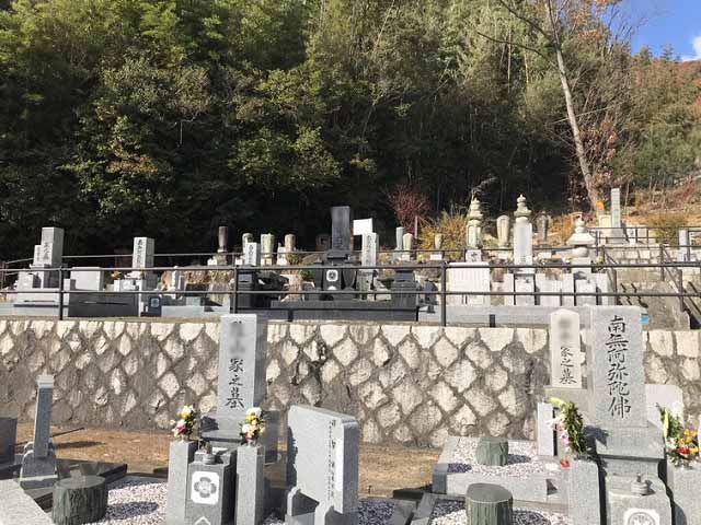 長楽寺霊園（加古川市）の墓地の様子