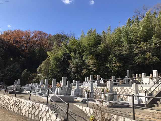 長楽寺霊園（加古川市）の墓地の様子