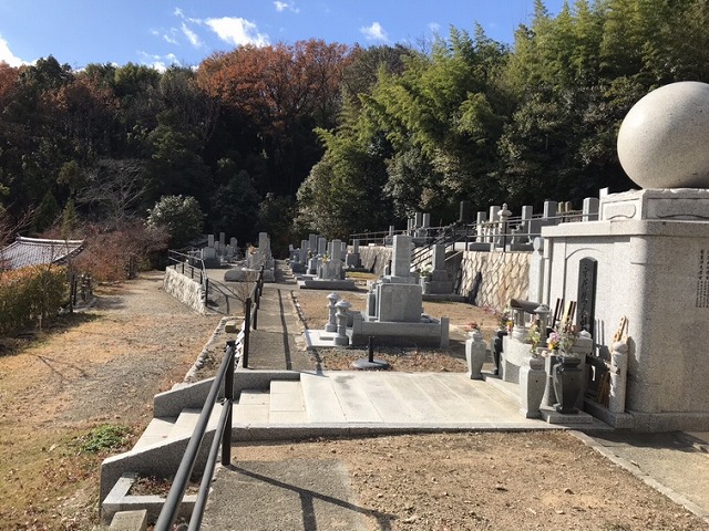 長楽寺霊園（加古川市）の墓地の様子